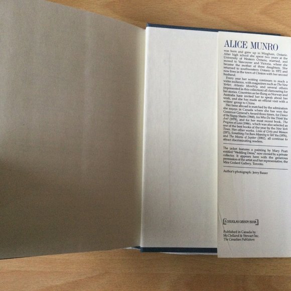 Alice Munro Friend Of My Youth 1990 First Ed Hardcover Dustjacket - Picture 3 of 10